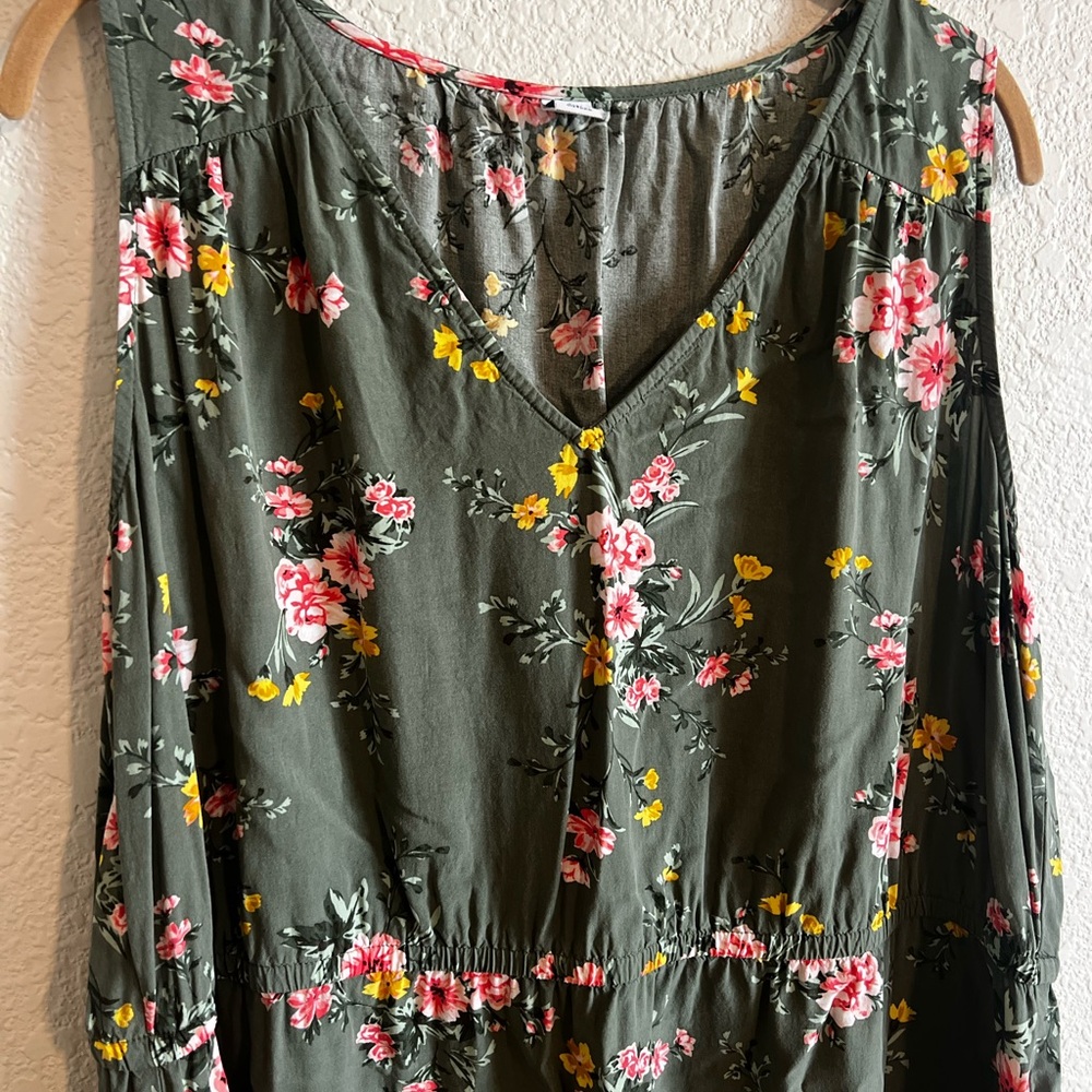 Old Navy Pink and Red Sleeveless V-Neck Maxi Sundress - Picture 2 of 4